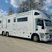 IVECO STRALIS 360 STX POP OUT & GROOM LIVING